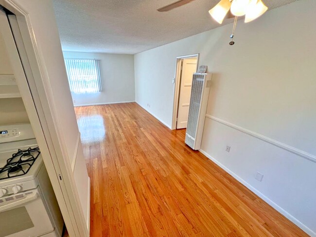 Building Photo - 2.0 bedroom in Monrovia California 91016