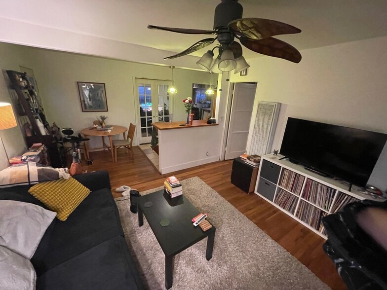 living room - 326 W Oliver St