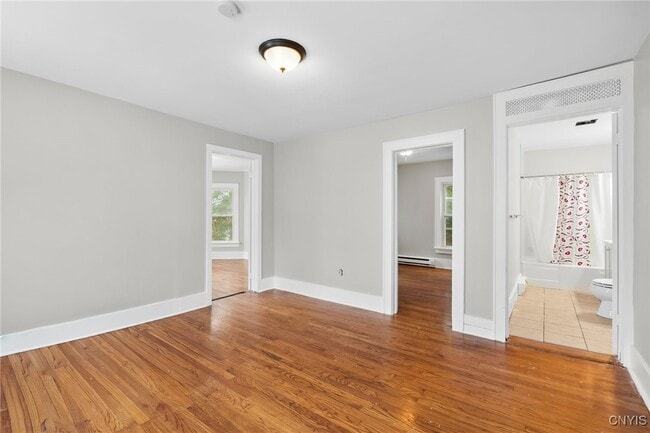 Building Photo - 200 Center St