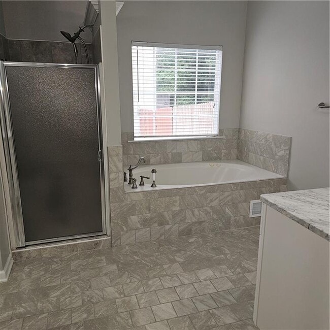 Building Photo - 2318 Talamill Dr NE