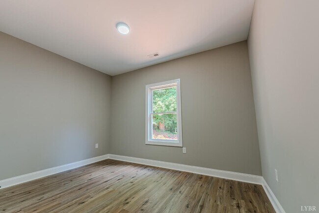 Building Photo - 109 Tosh Ln
