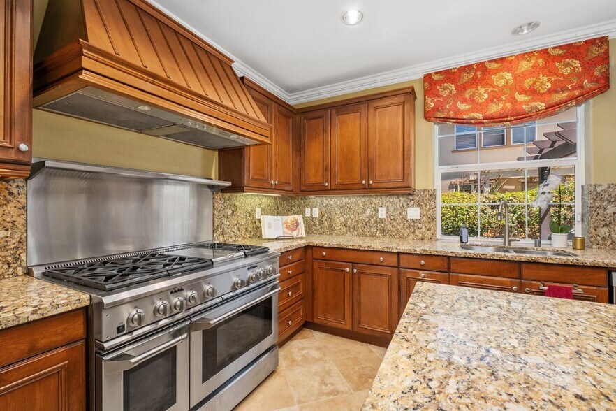 Building Photo - 16618 Honeybee Dr