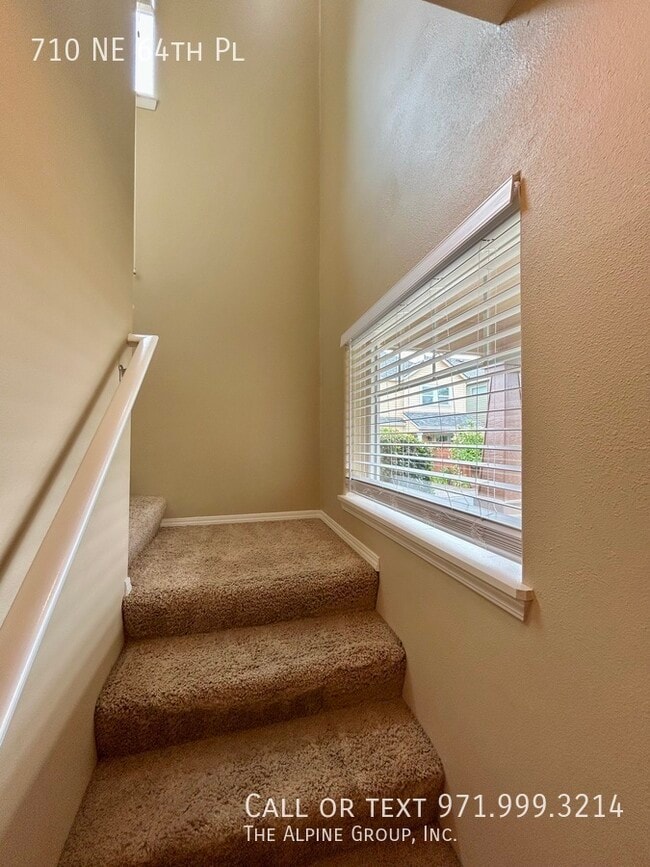 Building Photo - 710 NE 64th Pl