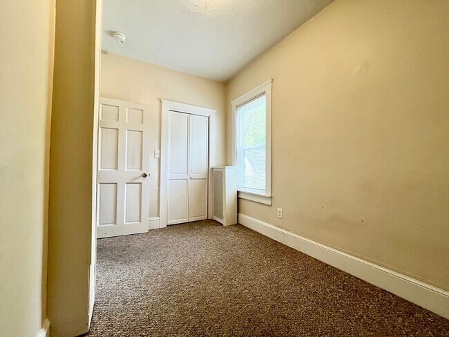 Building Photo - 285 W Elm St
