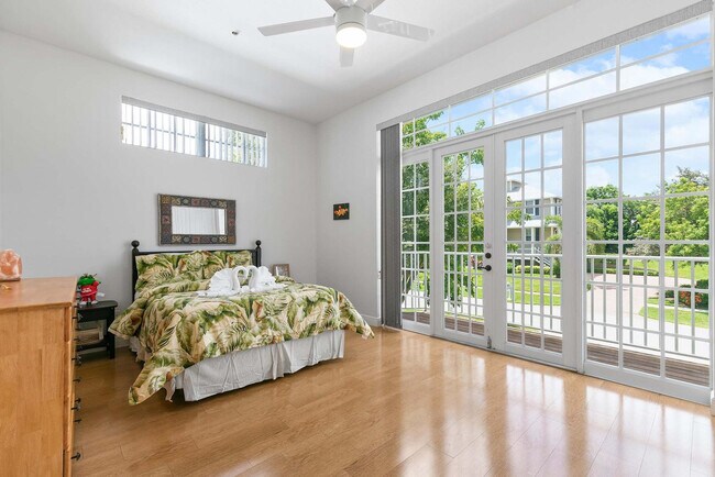 Building Photo - 1927 Sheffield Ave