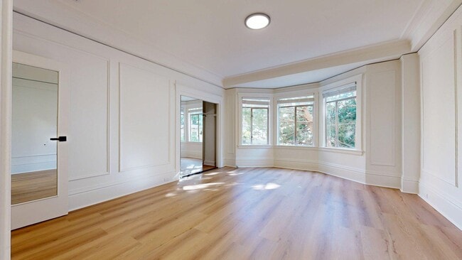 Building Photo - 1047 Bush St