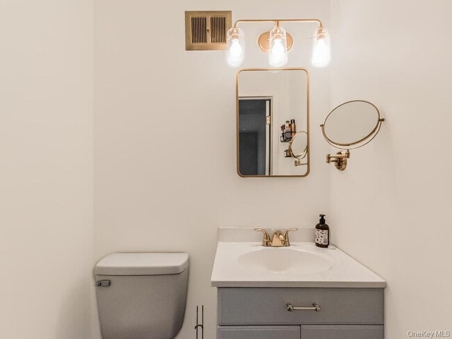 Building Photo - 380 N Broadway