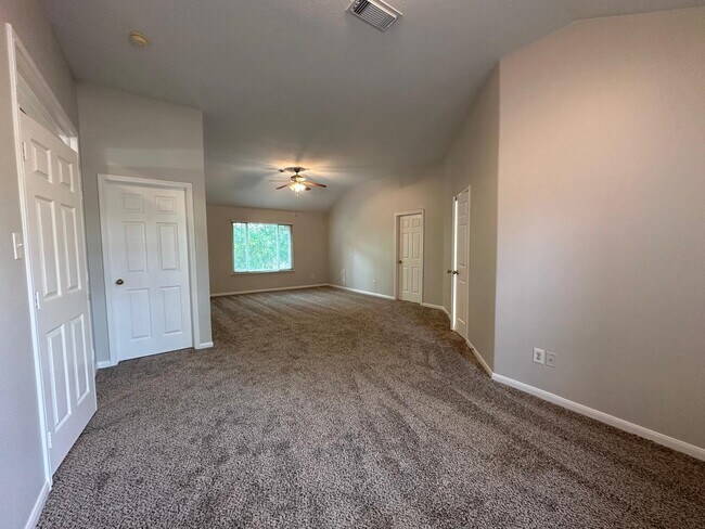 Building Photo - 9210 Memorial Grove Dr