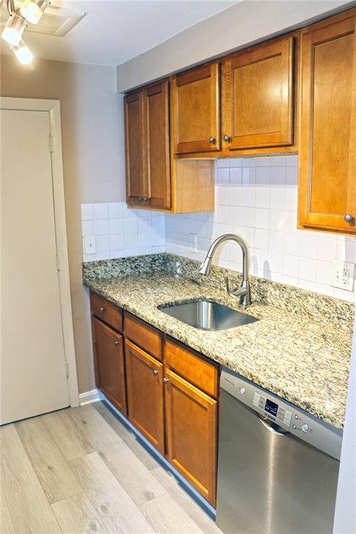 Building Photo - 50 Carnation St