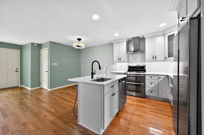 Building Photo - Beautiful 2 Bedroom, 1 Bathroom Condo In W...