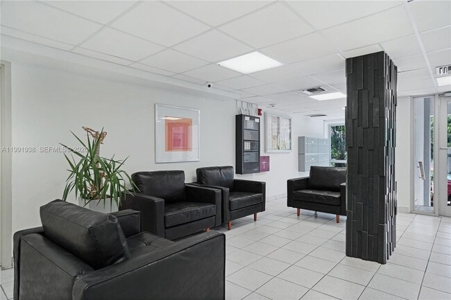 Building Photo - 245 18th St