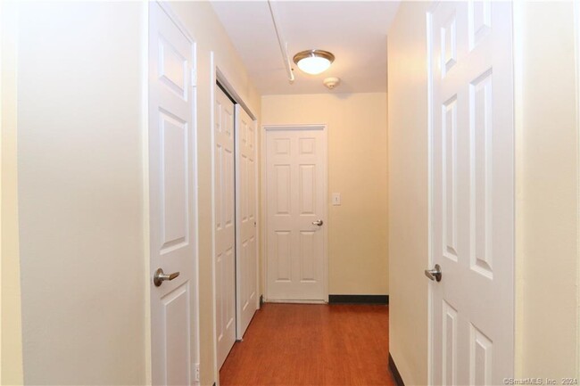 Building Photo - 18 Quintard Terrace