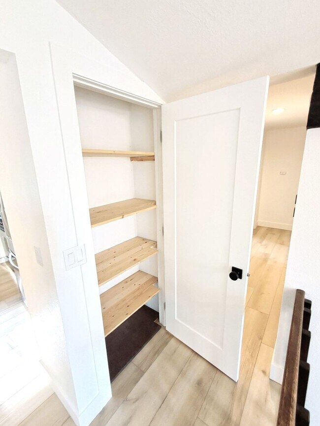 Building Photo - $2,995 - 5 Bed / 3 Bath Beautiful Home in ...