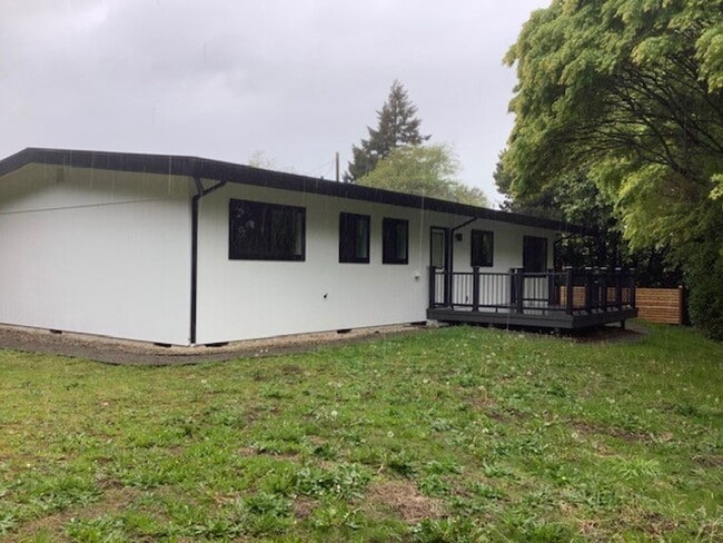 Building Photo - 2077