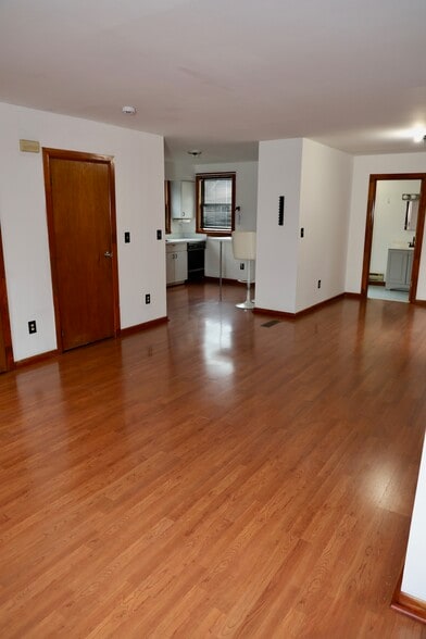 First level - 821 Webster Pl