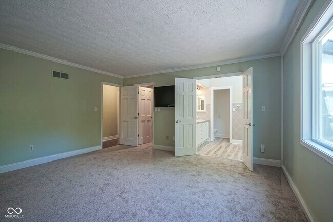 Building Photo - 858 Cedar Wood