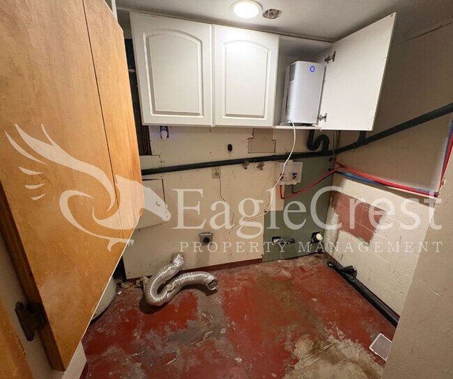 Building Photo - Spacious 3-Bedroom 2 bathroom Home with Great Mountain Views and Bonus Room!!