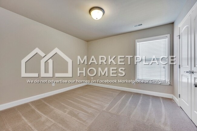 Building Photo - 220 Fields Pond Dr