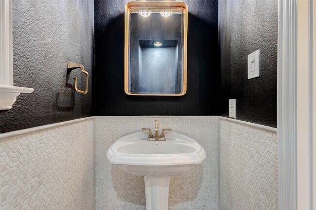 Building Photo - 12711 Waveland Bend Ln