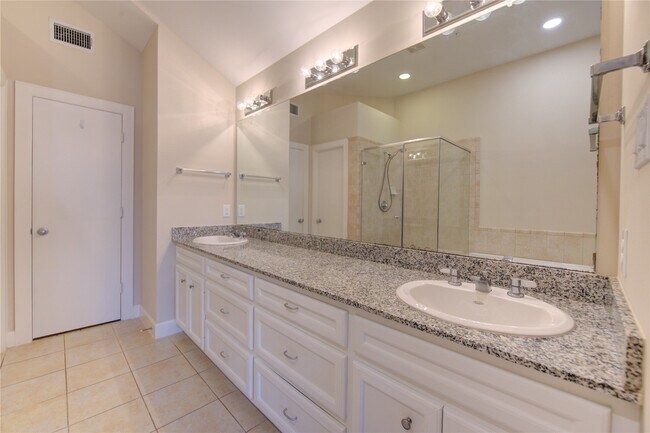 Building Photo - 11315 S Main St