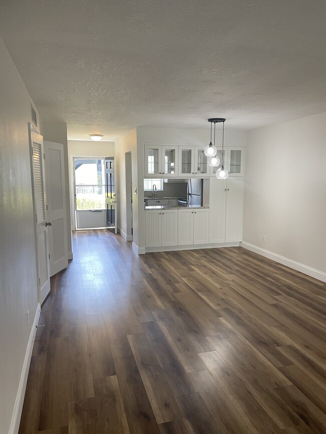 Building Photo - 1250 S Denning Dr