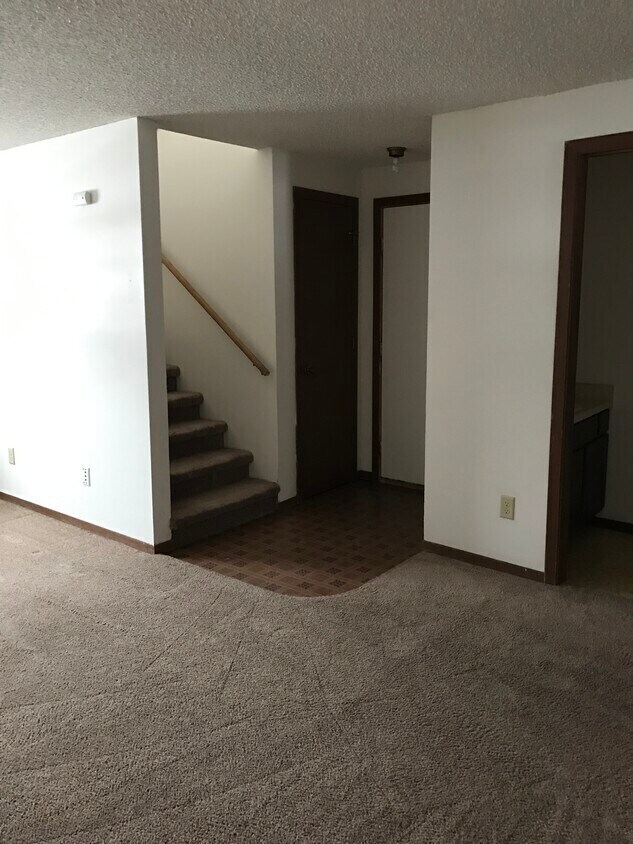 Building Photo - 1303 S Thompson Dr