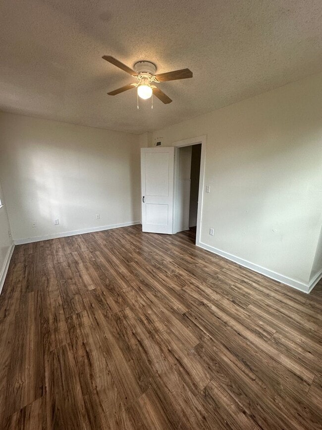 Building Photo - 741 W 1st St