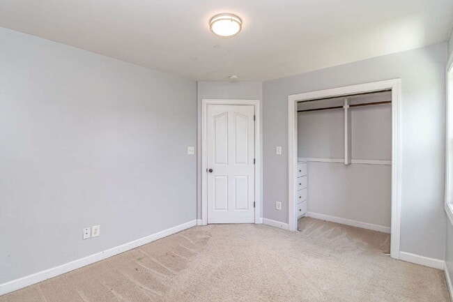 Building Photo - Spacious 2-Story in Pikeville! 3 BR | 2.5 BA w/ Bonus Room *Lawn Care / Trash Included*