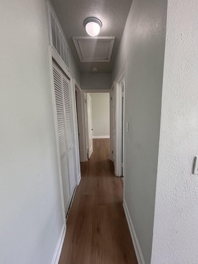 Building Photo - Charming 1946 Downtown Melbourne Bungalow — Renovated & Walkable to Everything!