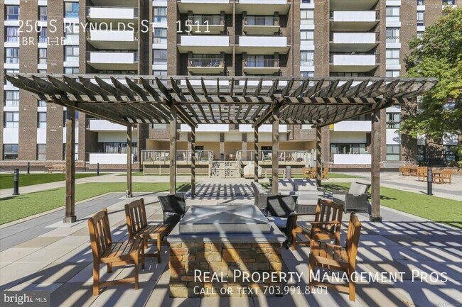 Building Photo - 250 S Reynolds St