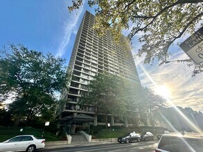 Building Photo - 1960 N Lincoln Park W