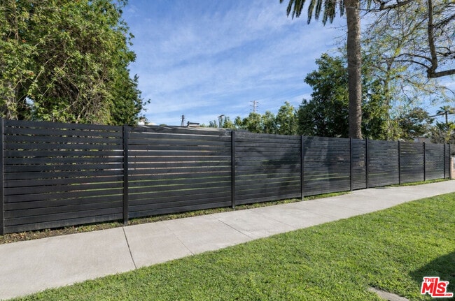 Building Photo - 5208 Woodman Ave