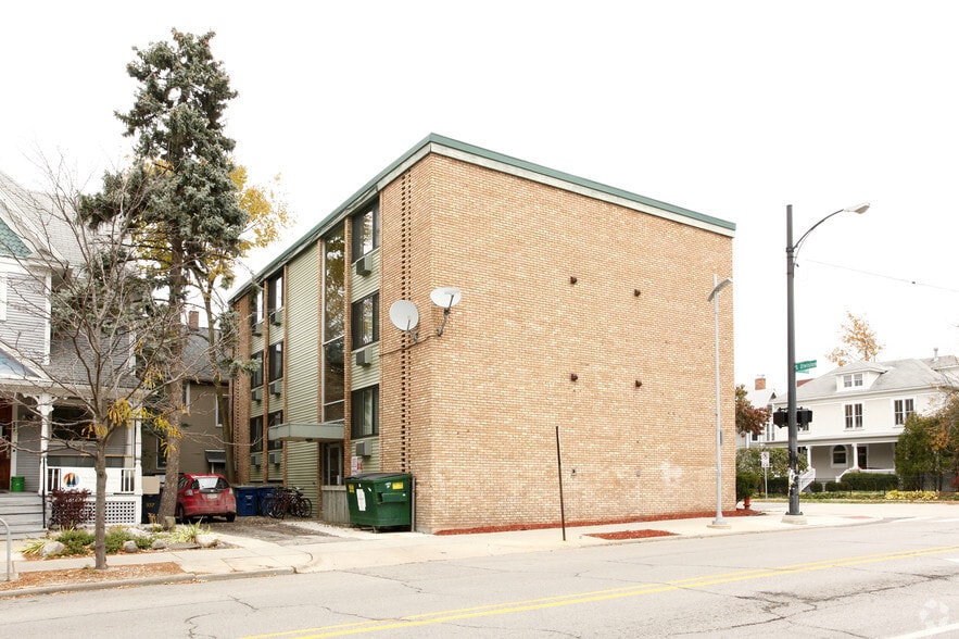 Building Photo - 344 S Division
