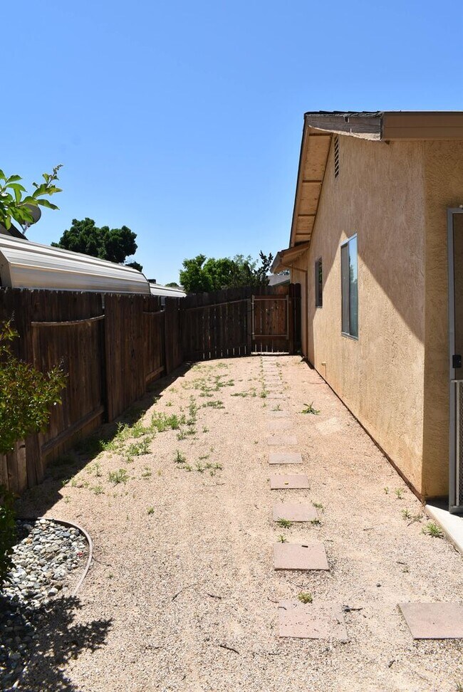 Building Photo - Updated and Well Maintained Winters Home!