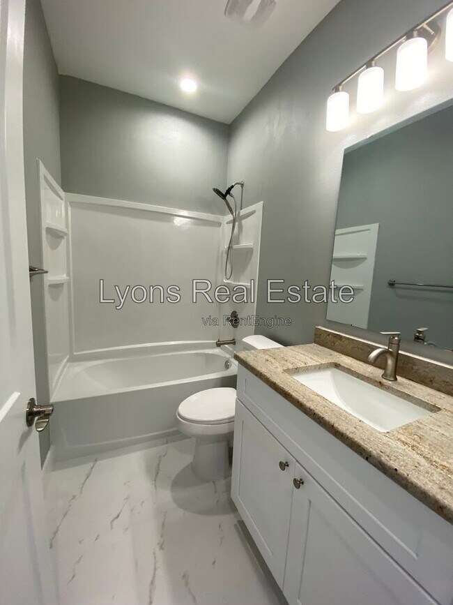 Building Photo - 10398 Port Everglades St