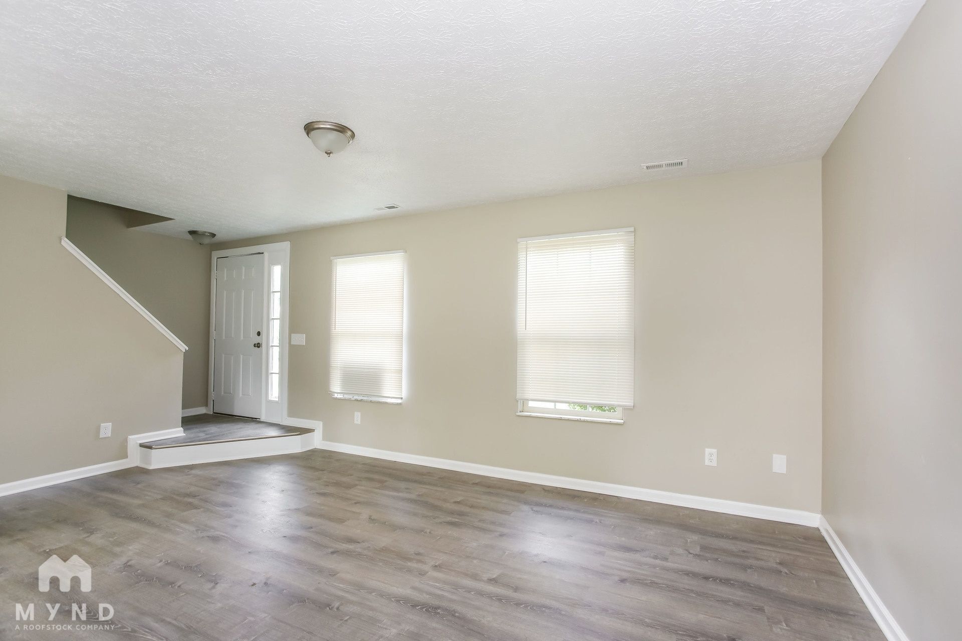 Building Photo - 1500 Manor Dr