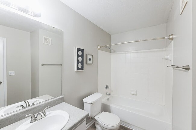 Building Photo - Stone Ridge Apartments - Unfurnished Room ...