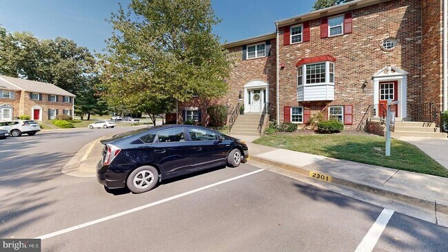 Building Photo - 2303 McGregor Ct