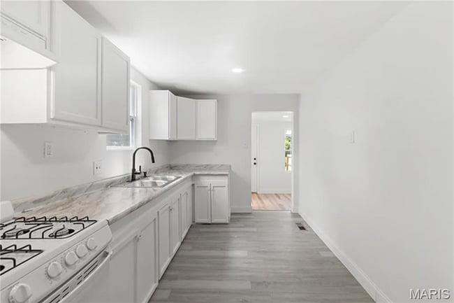 Building Photo - Totally Renovated & Totally Adorable