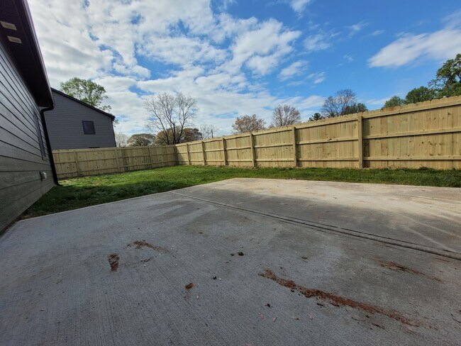 Building Photo - 1214 Pearl St