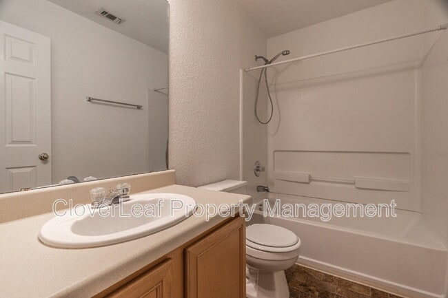 Building Photo - 446 S Water Ln