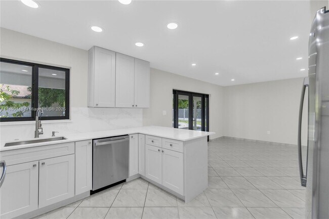 Building Photo - 631 SW 102nd Ave