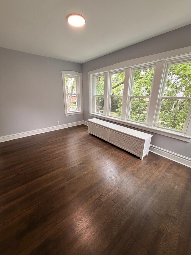 Building Photo - 4636 N Kenneth Ave