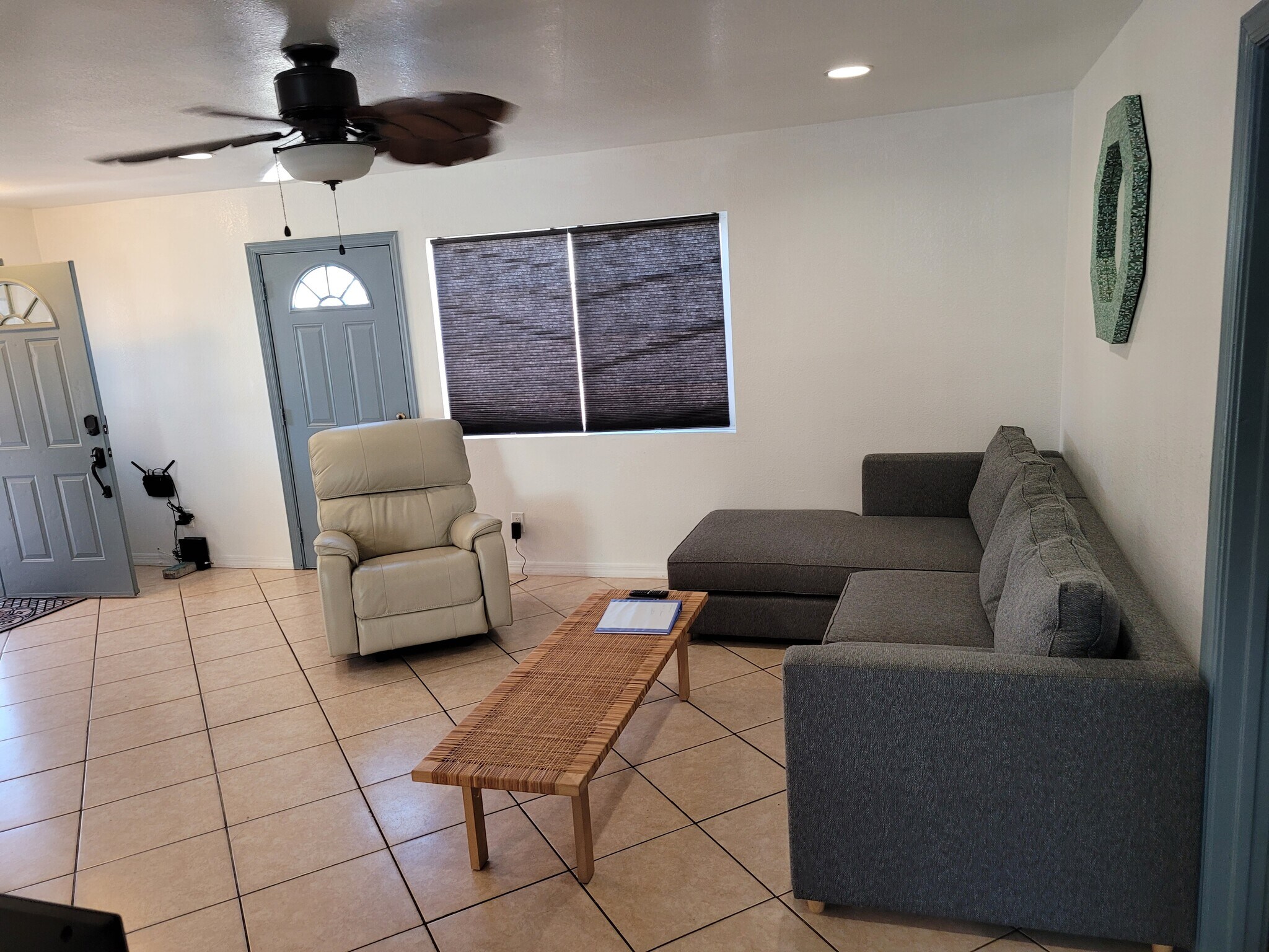 Building Photo - 10320 S Grevillea Ave