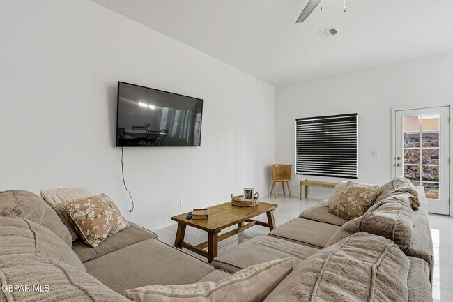 Building Photo - 13808 Paseo Sereno Dr