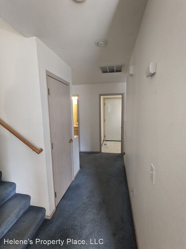 Building Photo - 3 br, 2.5 bath House - 259 NW Clay Court