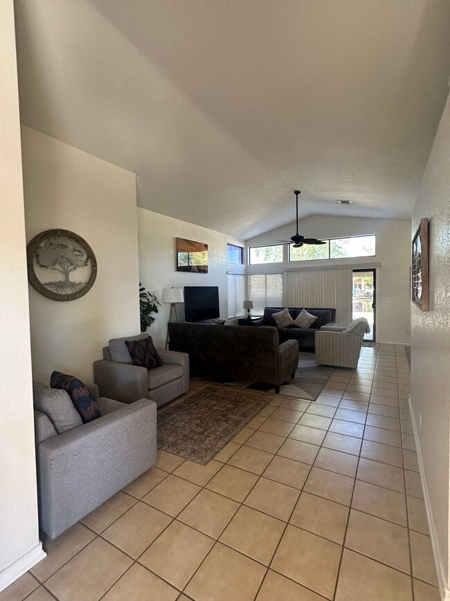 Building Photo - 10938 W Poinsettia Dr