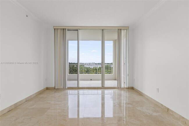 Building Photo - 703 Crandon Blvd