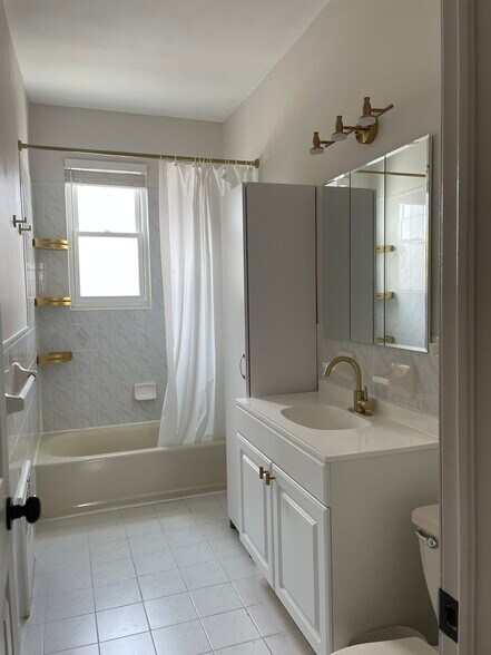 Building Photo - 684 85th St