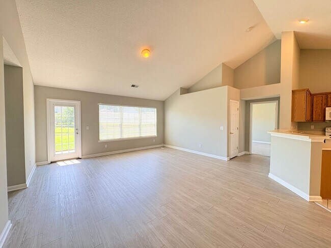 Building Photo - Welcome To Edgefield